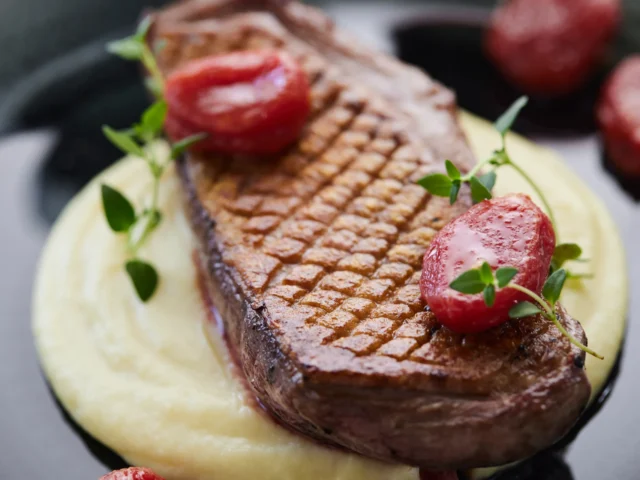 Antienos krūtinėlė, ruošta lėtuoju būdu Sous Vide